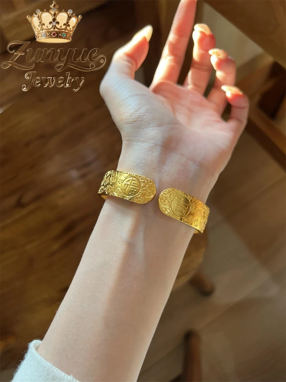 Sand Gold Jewelry Ancient Method Chisel Lotus Auspicious Words Bracelet Blessing Word Opening Bracelet Luxury Charms Exquisite
Sand Gold Jewelry Ancient Method Chisel Lotus Auspicious Words Bracelet Blessing Word Opening Bracelet Luxury Charms Exquisite