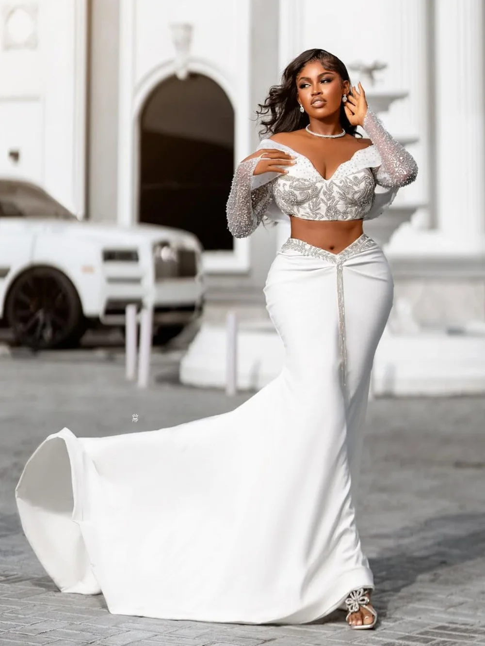 Modern Tailored Wedding Dresses Trumpet Split Type V-Neck Portrait Appliques Beading Sequins Sexy Evening Party Gowns Customized
Modern Tailored Wedding Dresses Trumpet Split Type V-Neck Portrait Appliques Beading Sequins Sexy Evening Party Gowns Customized