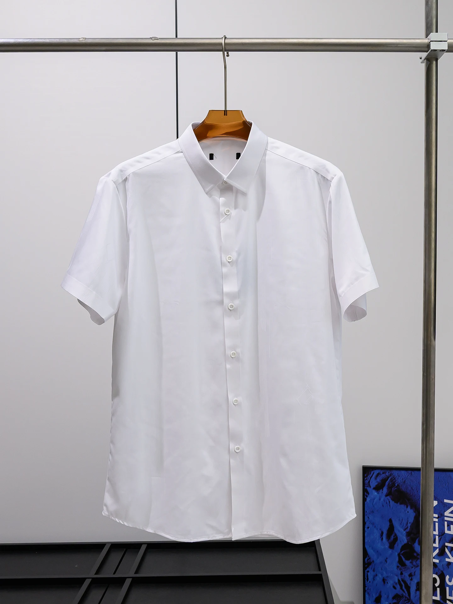 Anti-Wrinkle Tech Fabric Men's Casual Short Sleeve Shirt Summer Business Casual Iron-Free Silk Smooth Cool Feeling Loose Fit
Anti-Wrinkle Tech Fabric Men's Casual Short Sleeve Shirt Summer Business Casual Iron-Free Silk Smooth Cool Feeling Loose Fit