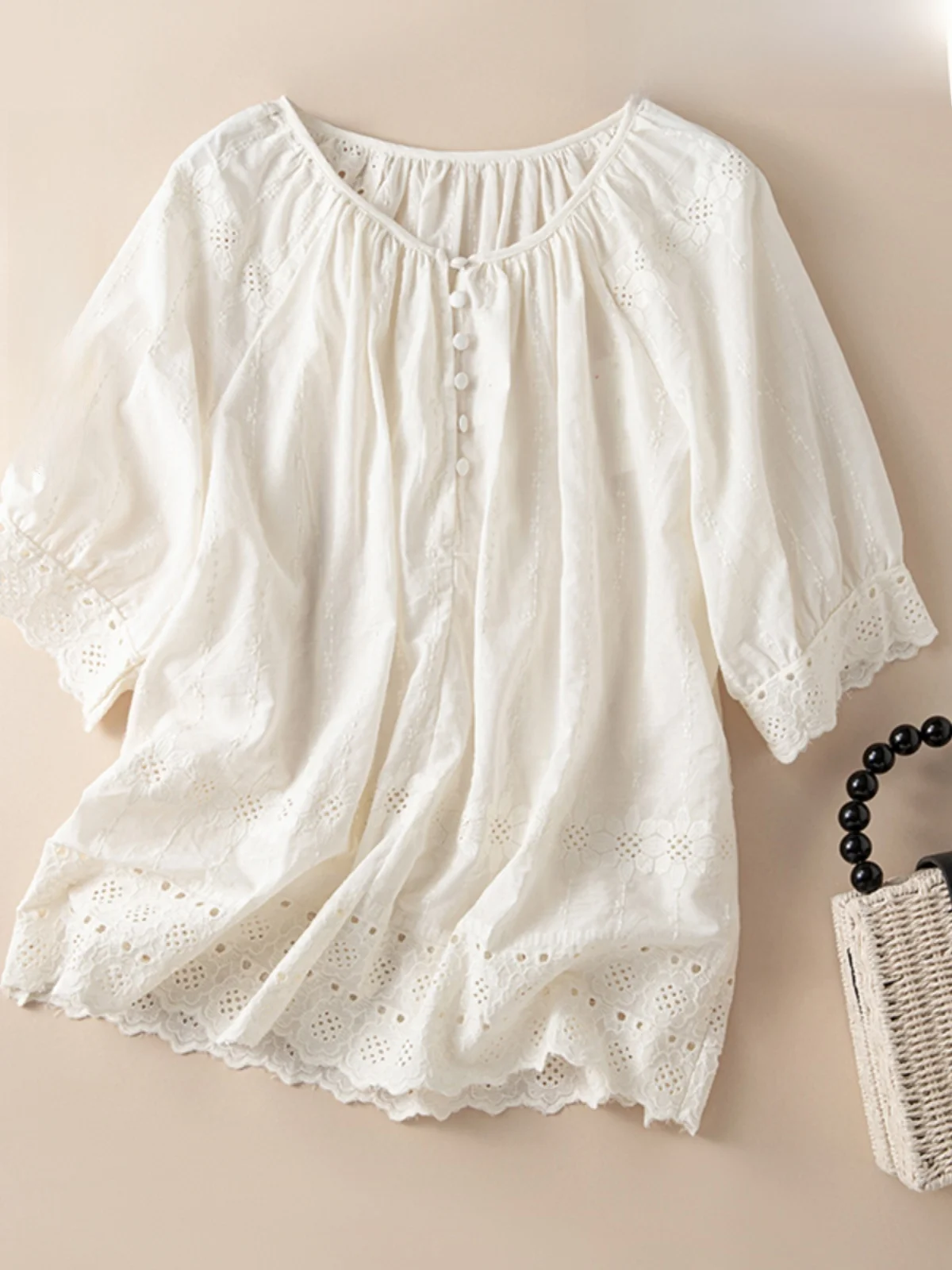 Нежный хлопковый топ с вышивкой для женщин, лето 2024, художественный дизайн, с открытым передом, кружевной отделкой, из качественного хлопка
Нежный хлопковый топ с вышивкой для женщин, лето 2024, художественный дизайн, с открытым передом, кружевной отделкой, из качественного хлопка