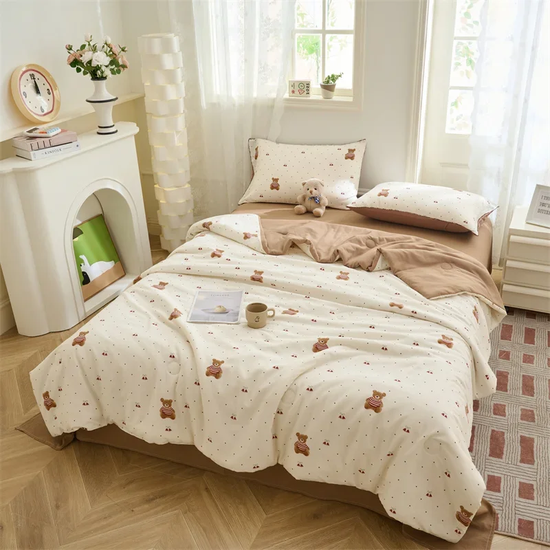 Printed summer quilt fit bedroom Student dormitory children's room Thin quilt air conditioning is 150/180/200cm
Printed summer quilt fit bedroom Student dormitory children's room Thin quilt air conditioning is 150/180/200cm