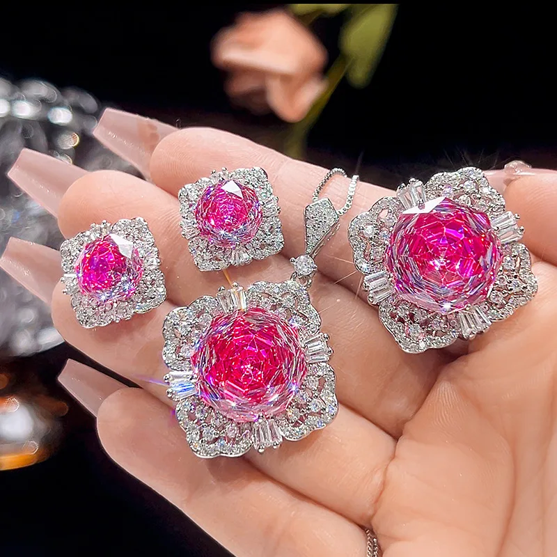 Gold-plated jewelry set in millennium dragon fruit color, main stone 16-10m
Gold-plated jewelry set in millennium dragon fruit color, main stone 16-10m