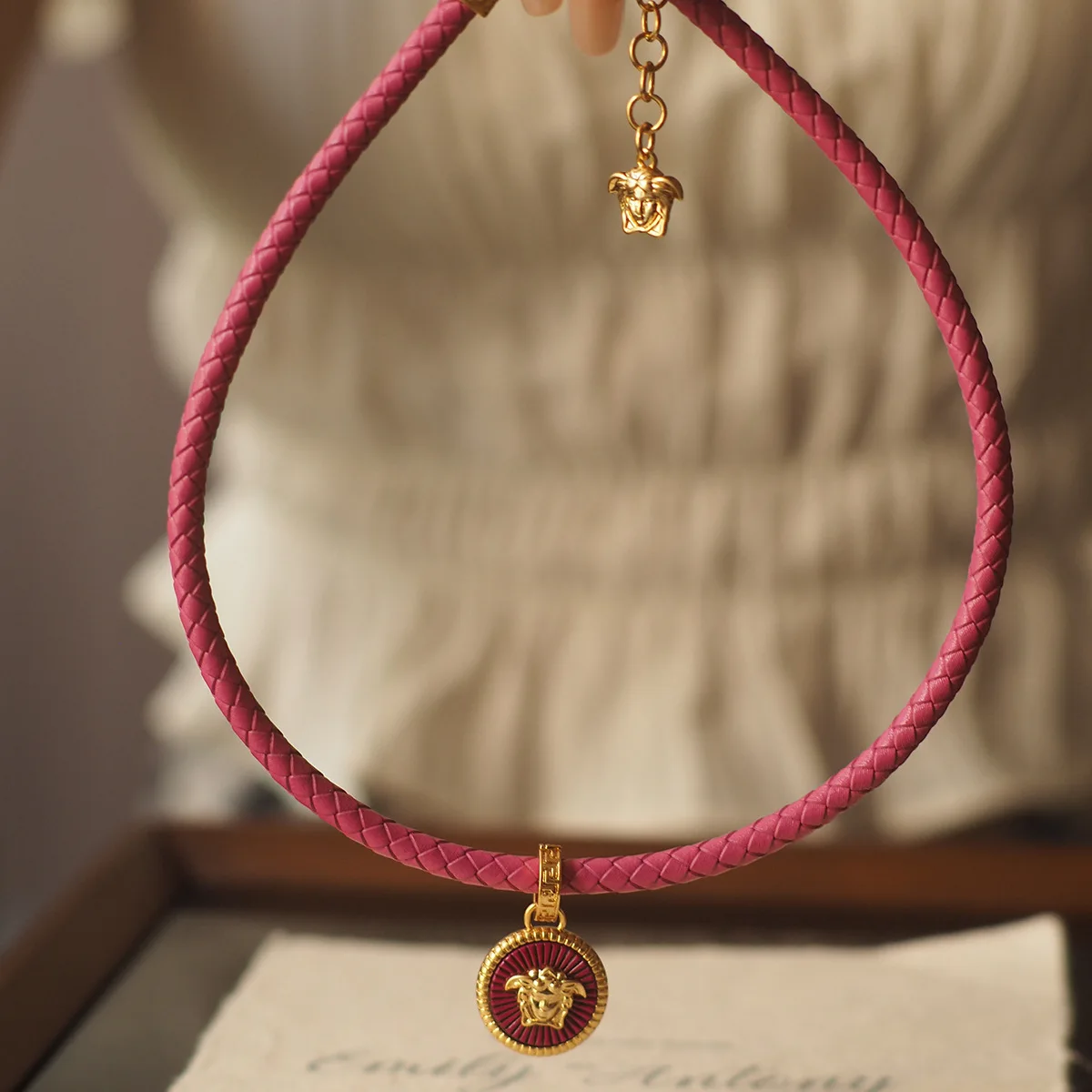 Knitted Choker Necklace - Fuchsia Medusa Personality Pendant, Vintage Euro-American Style, Fashion Niche
Knitted Choker Necklace - Fuchsia Medusa Personality Pendant, Vintage Euro-American Style, Fashion Niche