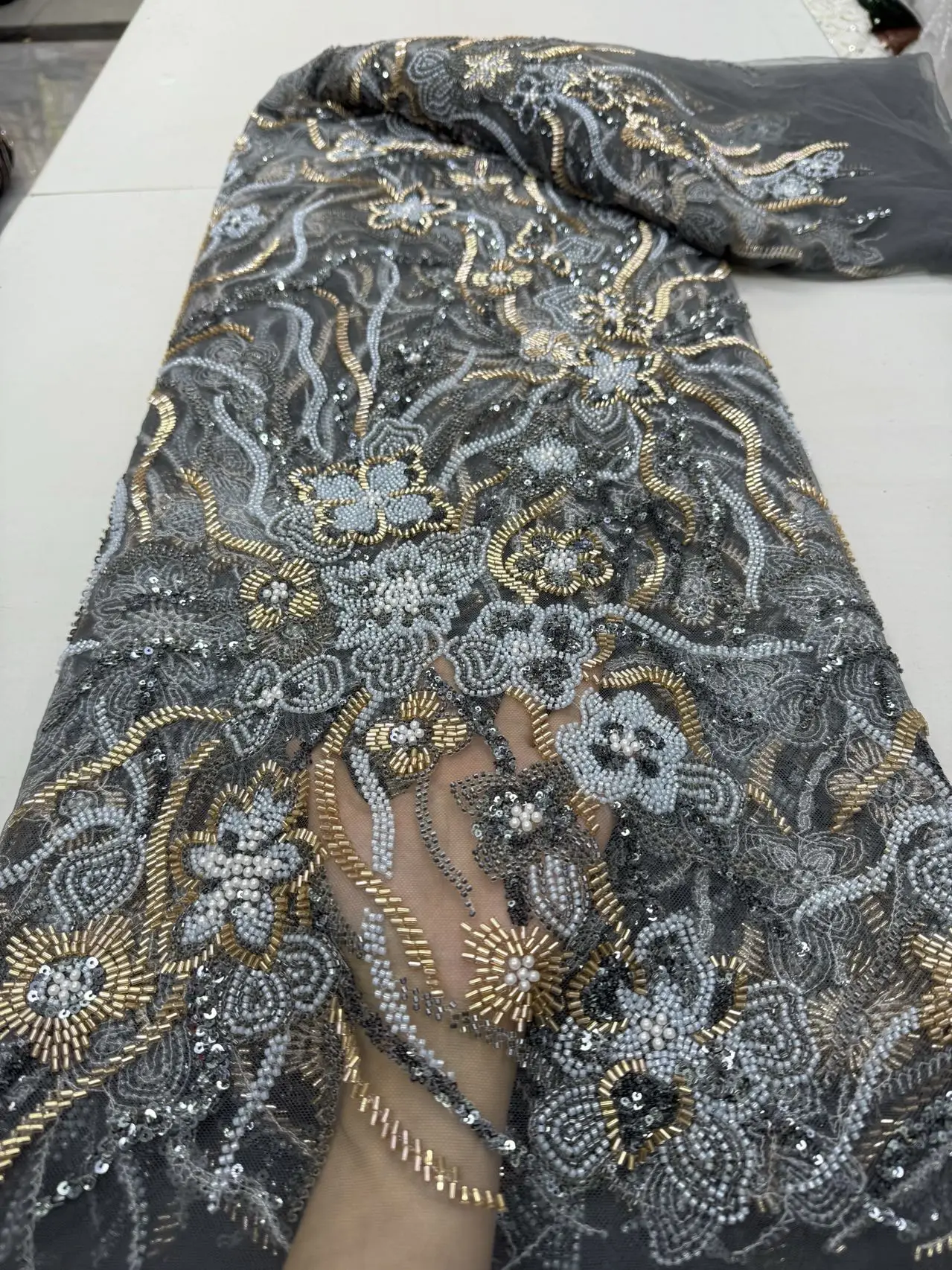 Luxury African Sequins Lace Fabric 2025 High Quality Lace Embroidery Beaded French Nigerian Fabric for Women Party Dress
Luxury African Sequins Lace Fabric 2025 High Quality Lace Embroidery Beaded French Nigerian Fabric for Women Party Dress