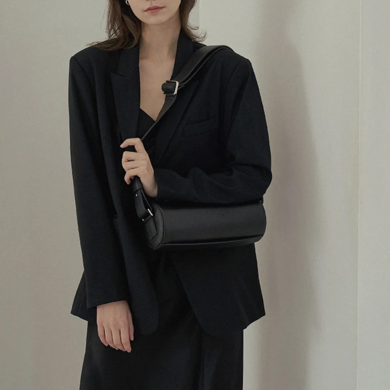 Design Cylinder Bag Women's Underarm Bag Autumn Winter New Sle Wide Strap Single oulder Handbag High Quali T...
Design Cylinder Bag Women's Underarm Bag Autumn Winter New Sle Wide Strap Single oulder Handbag High Quali T...