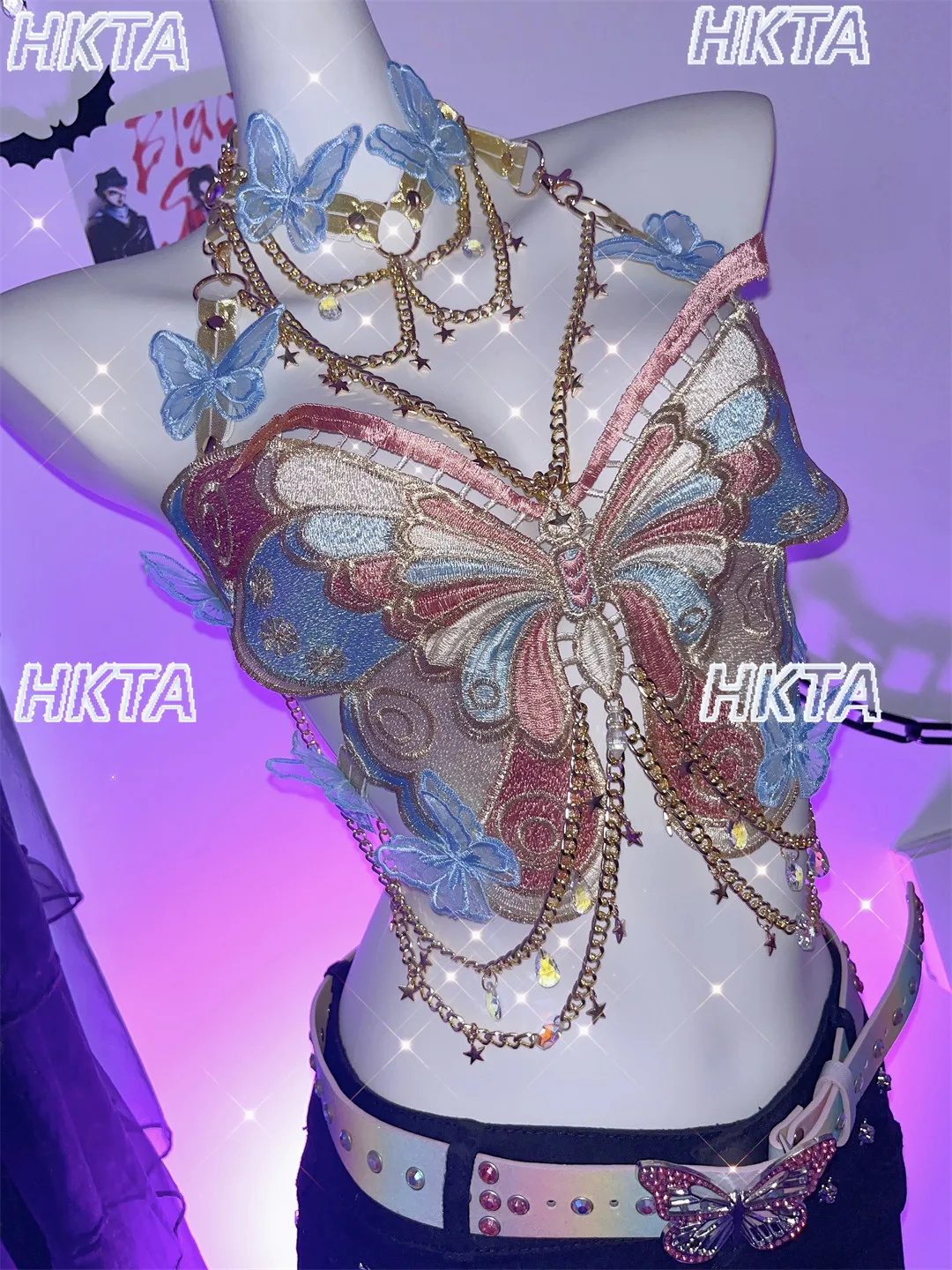 Y2K Hot Girl Sexy V Collar Embroidery Butterfly Metal Chain Top Festival Subculture Sweet Cosplay Halter Suspenders Vest Women
Y2K Hot Girl Sexy V Collar Embroidery Butterfly Metal Chain Top Festival Subculture Sweet Cosplay Halter Suspenders Vest Women