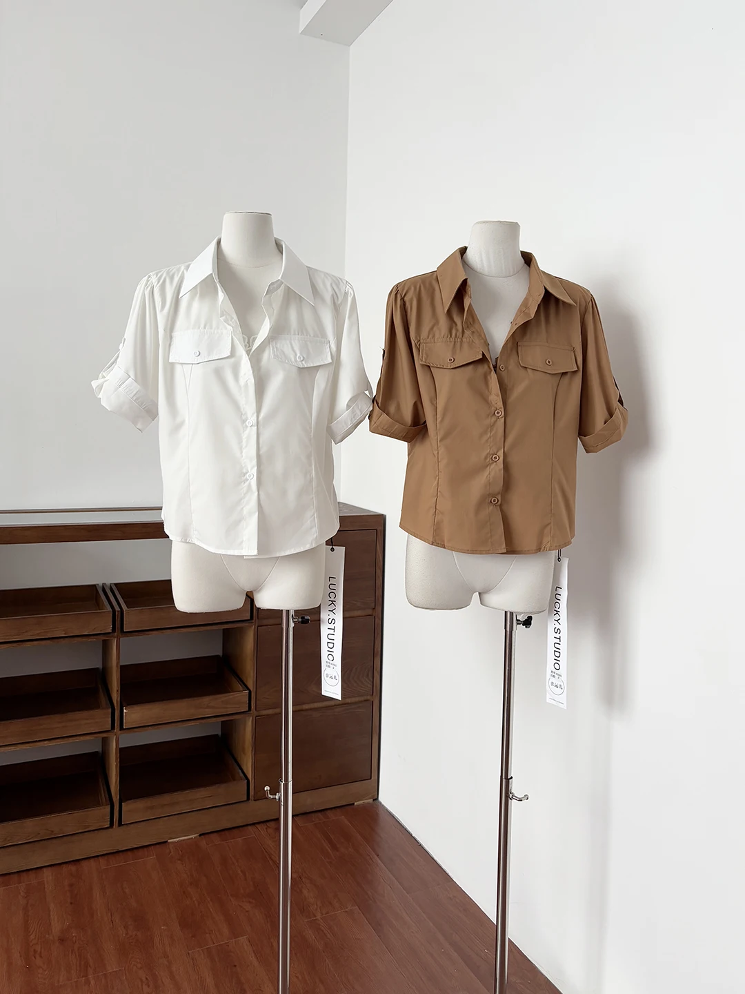 White V-Neck Lace Casual Shirt Women's Summer High Waist Inlay Shirt Versatile Top Summer Match Inner Wear Polyester Fiber
White V-Neck Lace Casual Shirt Women's Summer High Waist Inlay Shirt Versatile Top Summer Match Inner Wear Polyester Fiber