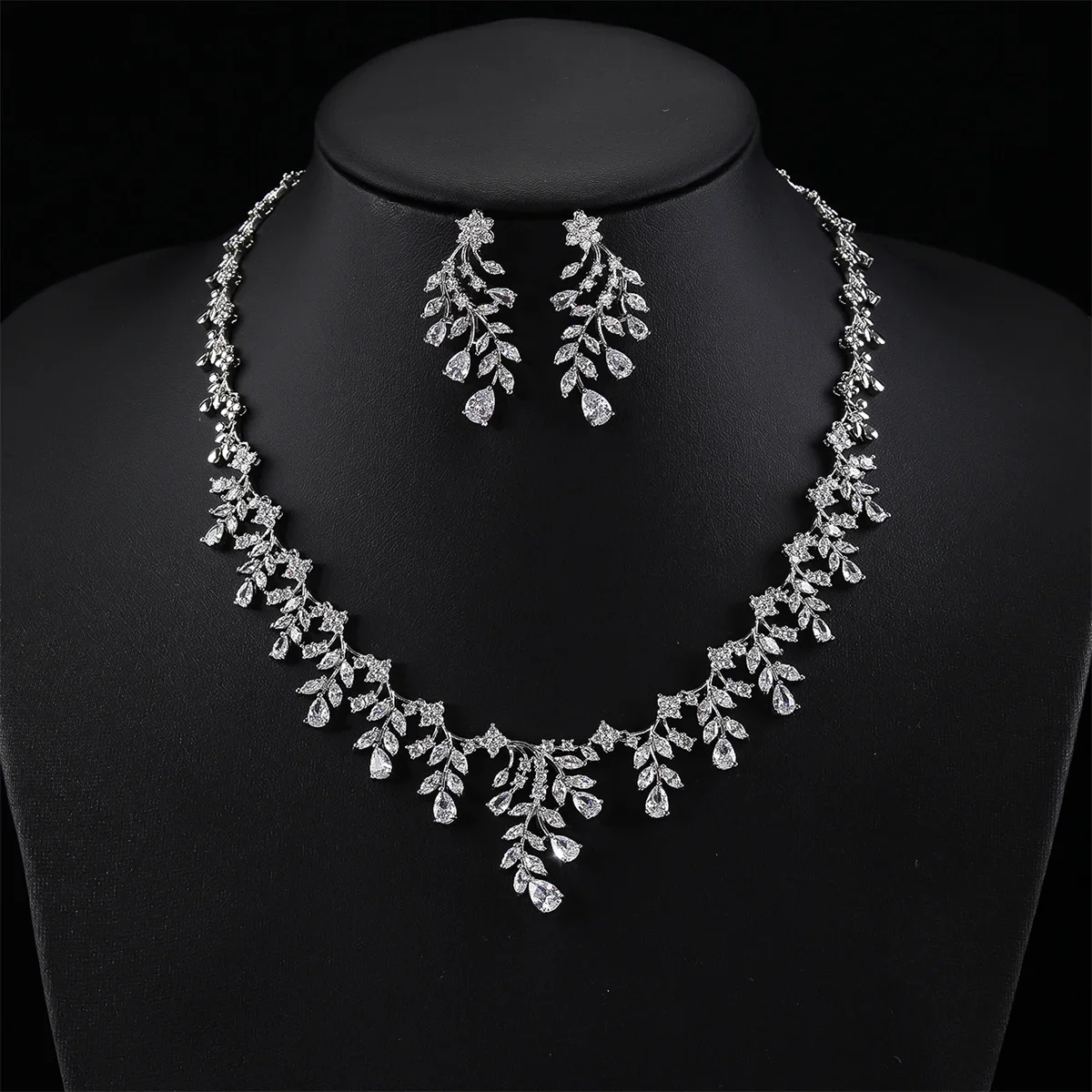 Shiny Cubic Zirconia Bridal White Necklace 2pcs Jewelry Set for Women Wedding Party Dress Accessories Ensemble CN10819
Shiny Cubic Zirconia Bridal White Necklace 2pcs Jewelry Set for Women Wedding Party Dress Accessories Ensemble CN10819