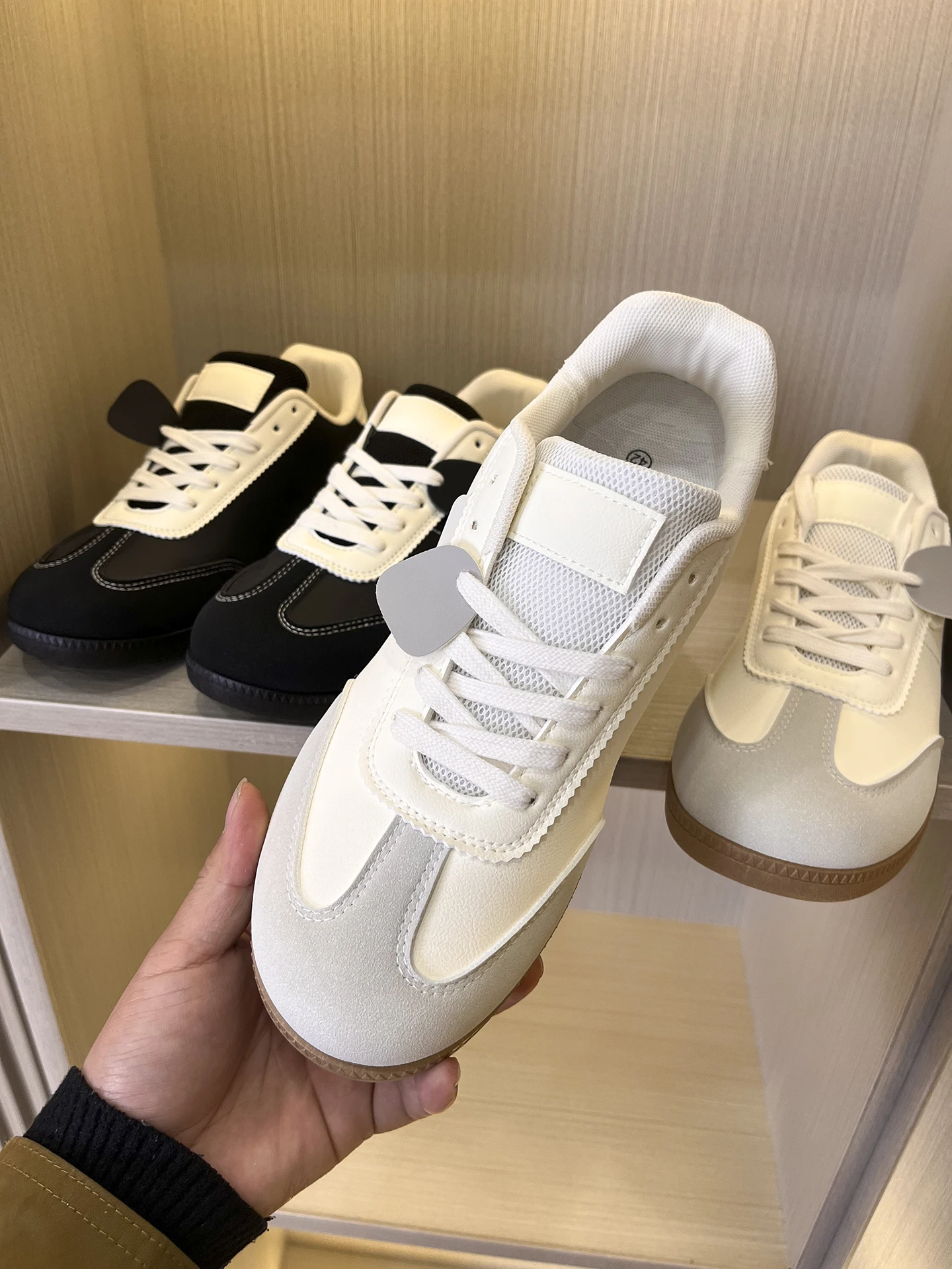 Low-Top Sporty Casual Shoes Men's Anti-Slip Comfortable Spring Summer ODM Company Goods Color Block Deuxian Board Shoes
Low-Top Sporty Casual Shoes Men's Anti-Slip Comfortable Spring Summer ODM Company Goods Color Block Deuxian Board Shoes