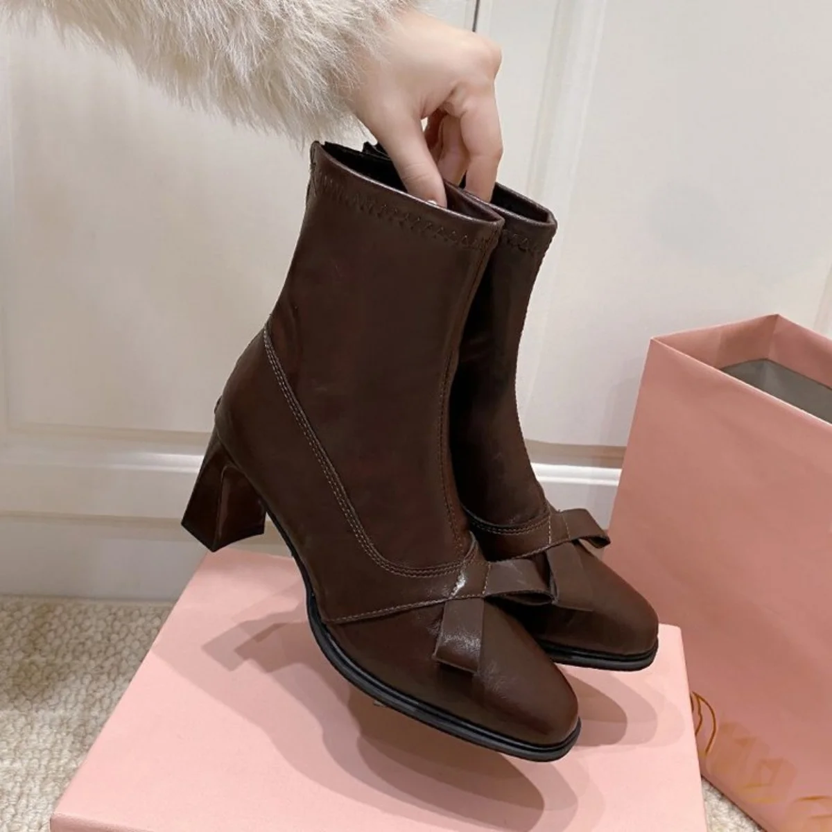 2025 new fashion trend cross-border trade versatile large-sized fashionable boots
2025 new fashion trend cross-border trade versatile large-sized fashionable boots