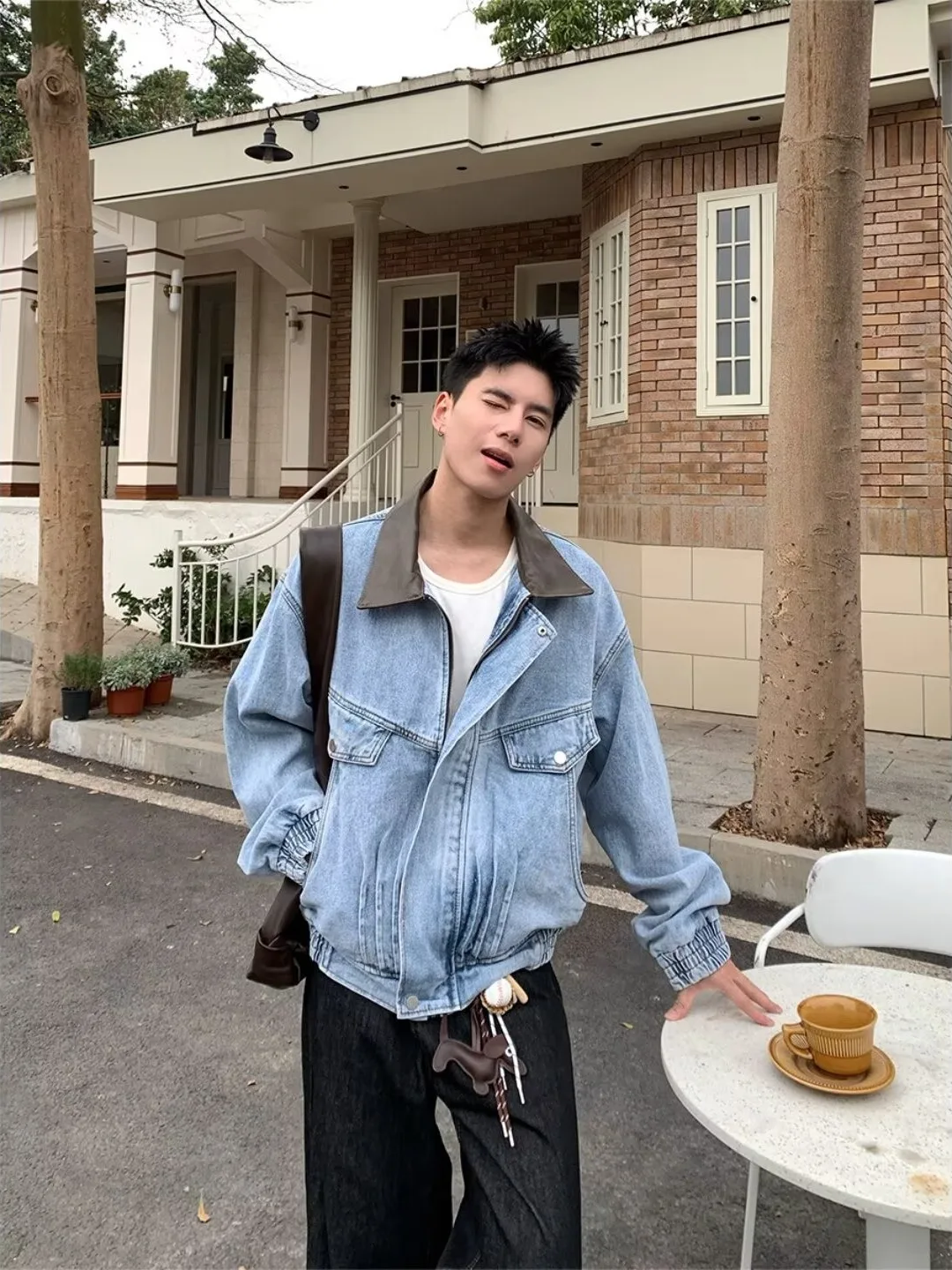 Waed Denim Jaet ort Sle Men Women Spring New Faion Design Loose Fit Cotton Material Collar Flip Jaet Coat
Waed Denim Jaet ort Sle Men Women Spring New Faion Design Loose Fit Cotton Material Collar Flip Jaet Coat