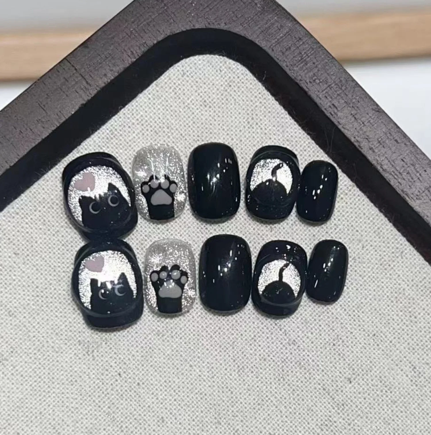 10PCS. Pure Handmade Short Version Hand Drawn 3D Cute Cat Removable Charming Fake Nails
10PCS. Pure Handmade Short Version Hand Drawn 3D Cute Cat Removable Charming Fake Nails