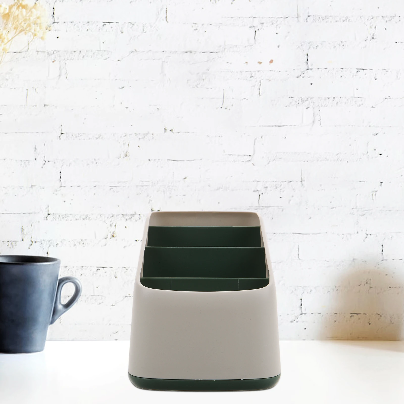 1Pcs Remote Control Storage Box Creative Plastic Organizer Smooth Surface Multi-Grid Makeup Brush Holder Desktop
1Pcs Remote Control Storage Box Creative Plastic Organizer Smooth Surface Multi-Grid Makeup Brush Holder Desktop