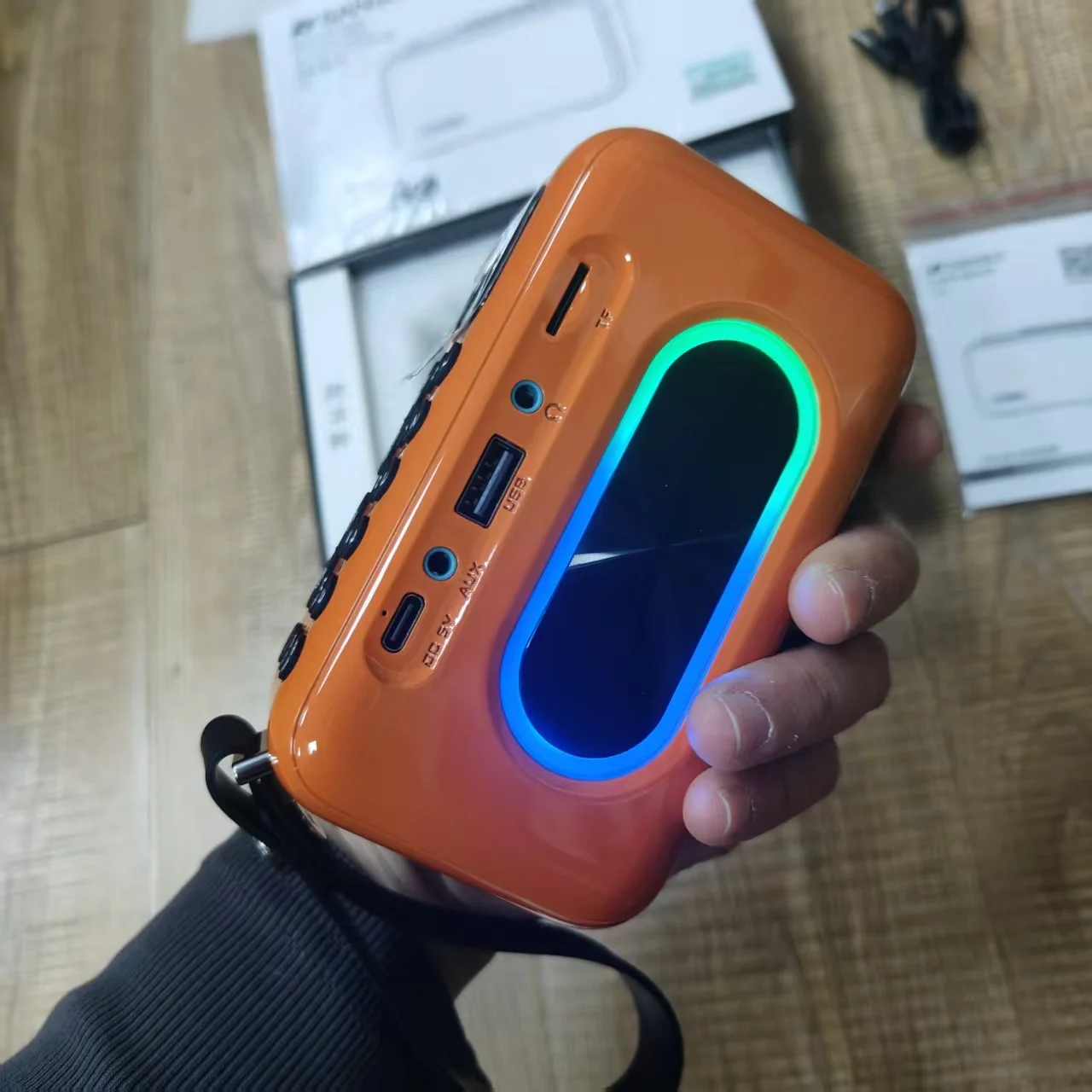SANSUI U2 Портативные беспроводные Bluetooth-колонки FM-радио Открытый сабвуфер HI-FI Поддержка расписания отключения USB-накопитель TF AUX
SANSUI U2 Портативные беспроводные Bluetooth-колонки FM-радио Открытый сабвуфер HI-FI Поддержка расписания отключения USB-накопитель TF AUX