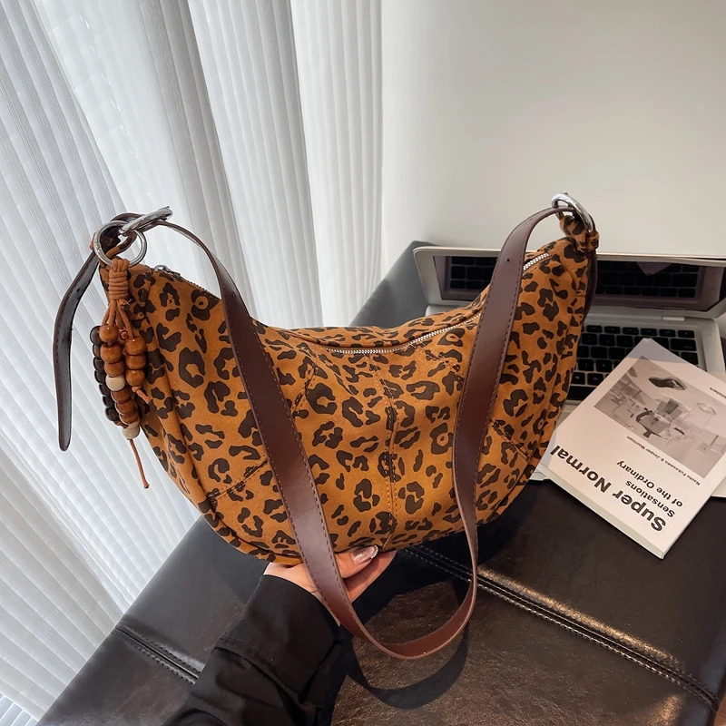 Замшевые леопардовые сумки 2024, большие вместительные дорожные сумки, однотонные женские сумки высокого качества, Лидер продаж, универсальные повседневные сумки на плечо
Замшевые леопардовые сумки 2024, большие вместительные дорожные сумки, однотонные женские сумки высокого качества, Лидер продаж, универсальные повседневные сумки на плечо