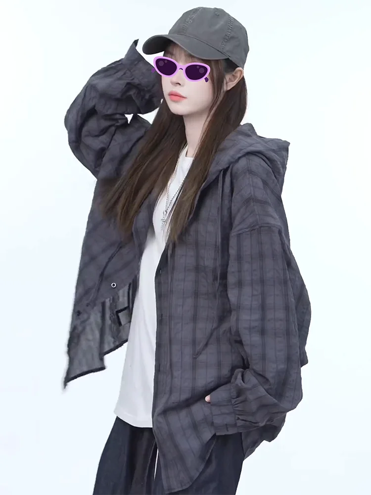 Легкая летняя мужская куртка из ледяного шелка в клетку с защитой от солнца, быстросохнущая, в американском стиле, для пар, с капюшоном
Легкая летняя мужская куртка из ледяного шелка в клетку с защитой от солнца, быстросохнущая, в американском стиле, для пар, с капюшоном