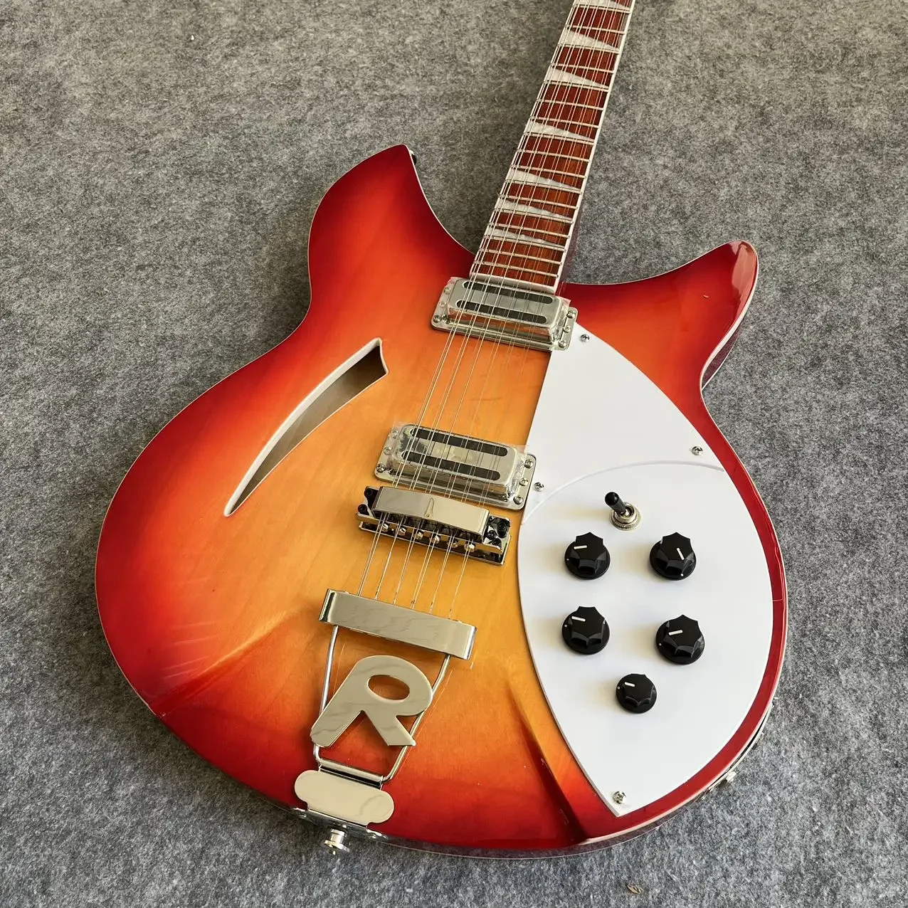 High quality maple fingerboard electric guitar, factory customized, wholesale price fast and free shipping
High quality maple fingerboard electric guitar, factory customized, wholesale price fast and free shipping