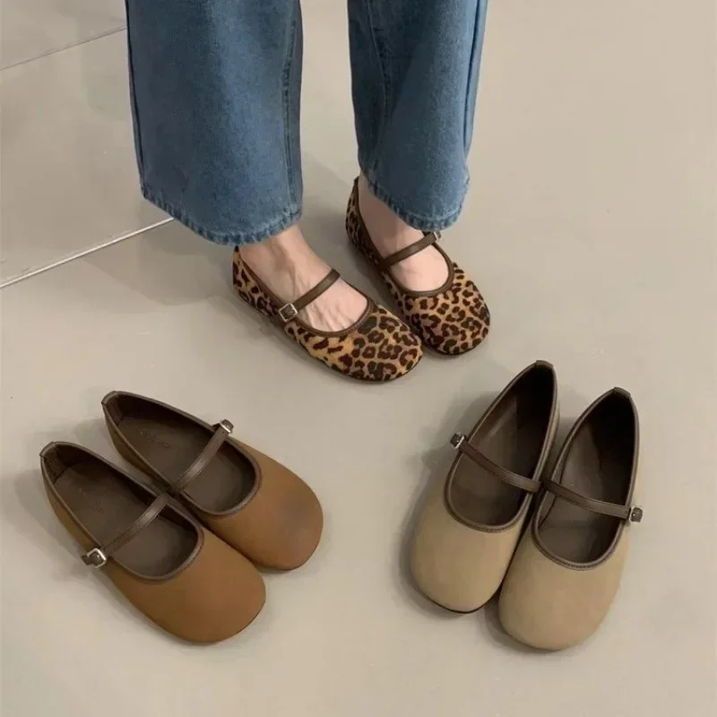 Fashion Women's Flat Shoes Round Toe Leopard Print Shoes Women Casual Breathable Slip-on Flat Outdoor Ladies Shoes 2025 New
Fashion Women's Flat Shoes Round Toe Leopard Print Shoes Women Casual Breathable Slip-on Flat Outdoor Ladies Shoes 2025 New