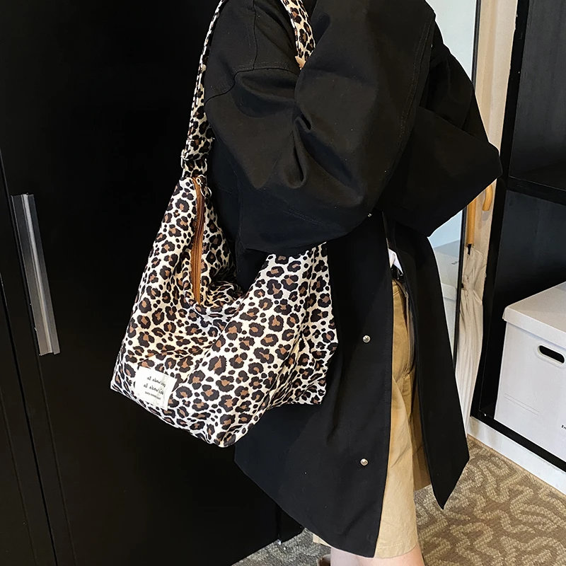New Fashion Sports Storage Bags Large Capacity Simple Casual Versatile Women's Leopard Print Single Shoulder Tote Bags
New Fashion Sports Storage Bags Large Capacity Simple Casual Versatile Women's Leopard Print Single Shoulder Tote Bags