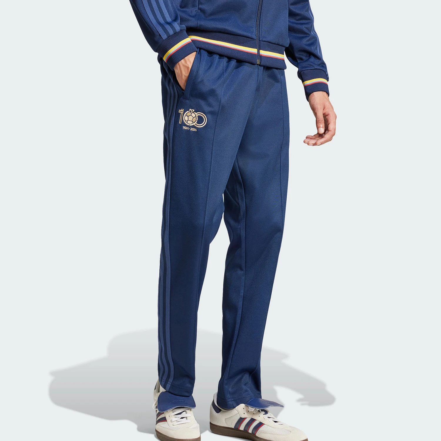Оригинальные мужские зауженные брюки Adidas Soccer Culture Training Casual IT3874
Оригинальные мужские зауженные брюки Adidas Soccer Culture Training Casual IT3874