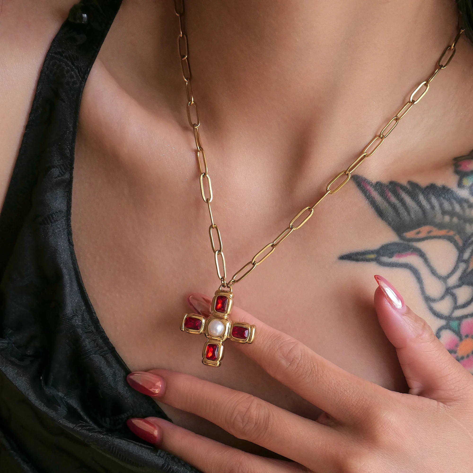 DASEIN New Vintage Church Cross Vermilion Zircon Lucky Necklace Summer New 18k Pvd Gold Plated Stainless Steel Women Jewelry
DASEIN New Vintage Church Cross Vermilion Zircon Lucky Necklace Summer New 18k Pvd Gold Plated Stainless Steel Women Jewelry