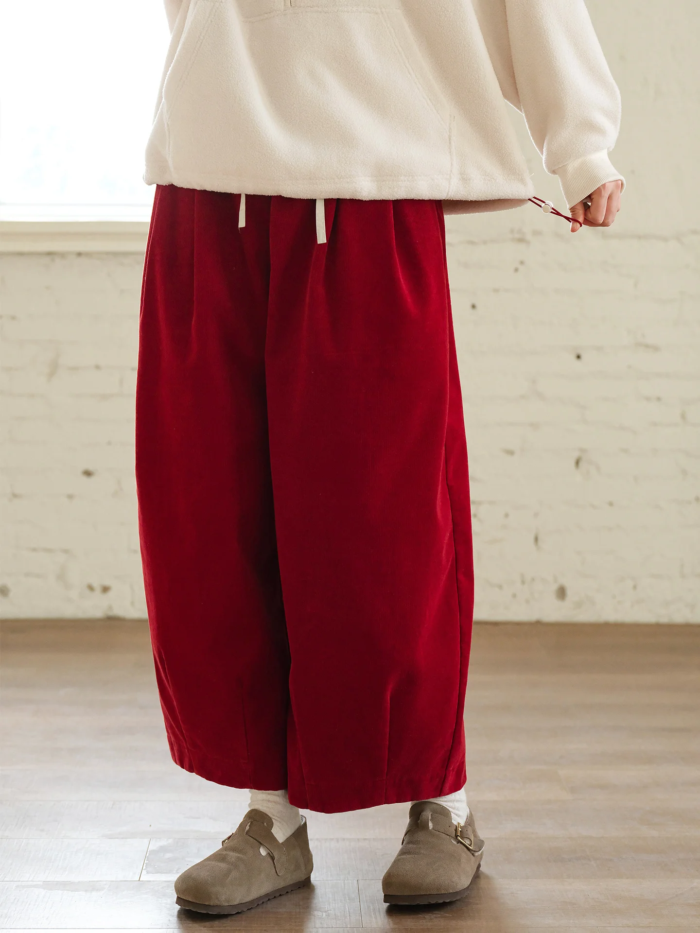 Thiened Fce Corduroy Balloon Pants Women's Casual Trousers l Waist Cotton Yarn Dyeing Waed Wide Leg Pants
Thiened Fce Corduroy Balloon Pants Women's Casual Trousers l Waist Cotton Yarn Dyeing Waed Wide Leg Pants