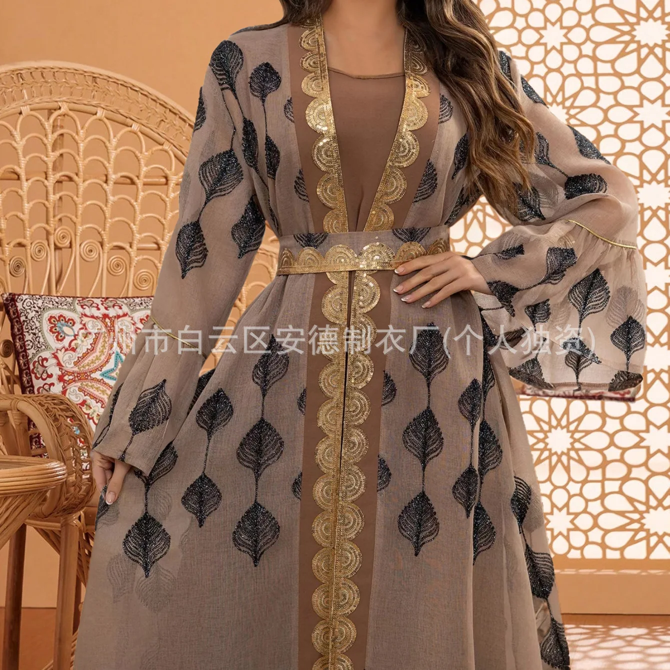 Musilin женский модный марлевый халат с блестками и золотыми краями, комплект из двух предметов, халат Абая Рамадан, Дубай, роскошный исламский элегантный халат
Musilin женский модный марлевый халат с блестками и золотыми краями, комплект из двух предметов, халат Абая Рамадан, Дубай, роскошный исламский элегантный халат