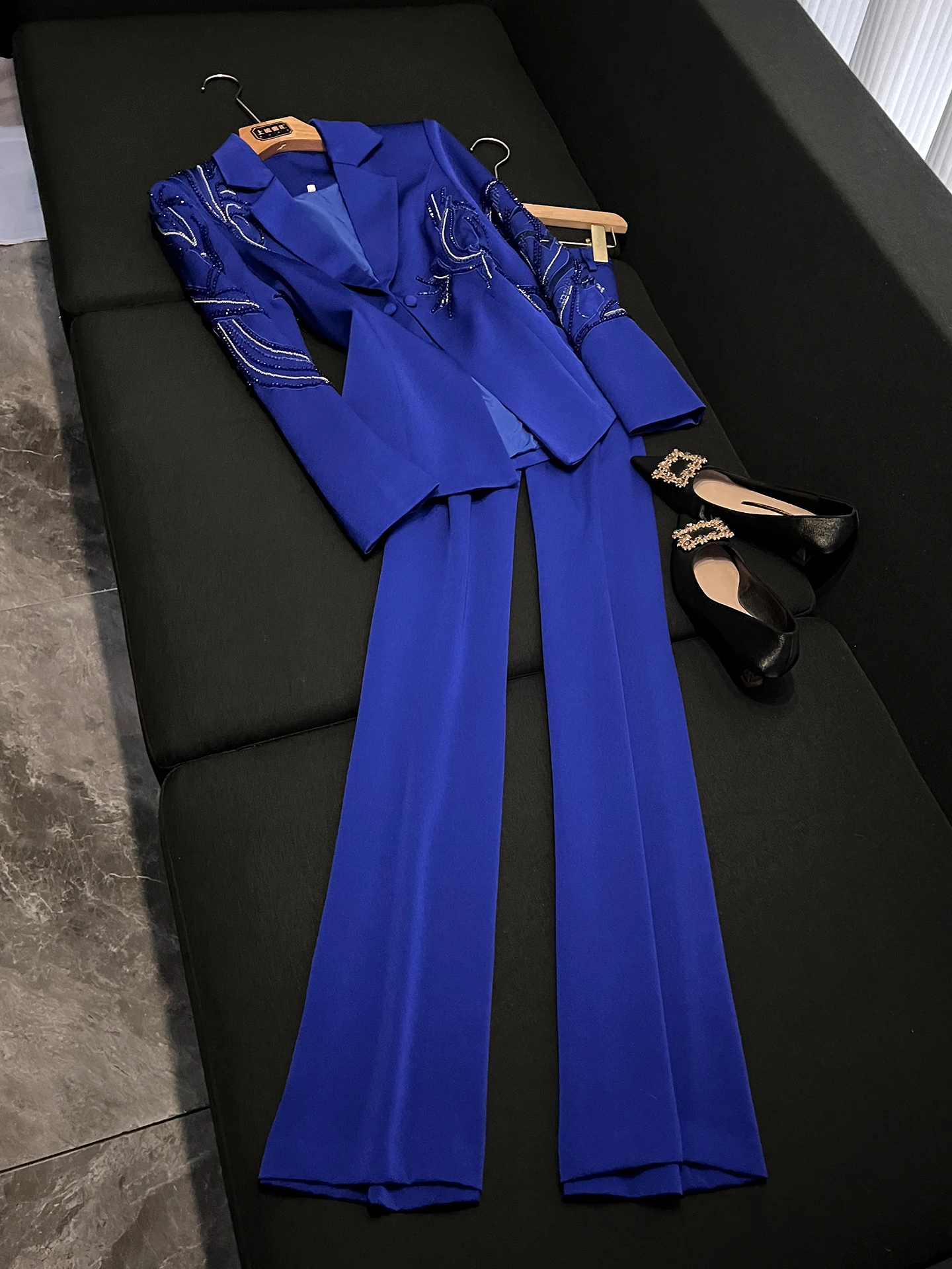 Ele Blue Beaded Suit Set 2026 New Arrival Women's High-End Version Two-Piece Faionable Workwear AZ900
Ele Blue Beaded Suit Set 2026 New Arrival Women's High-End Version Two-Piece Faionable Workwear AZ900