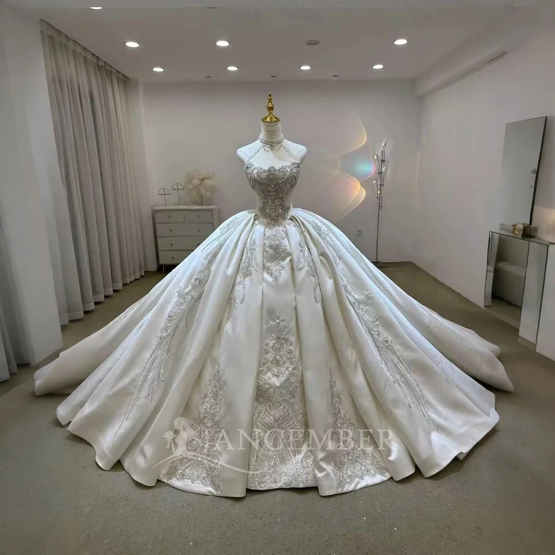 Ball Gown Royal Wedding Dresses Sleeveless Vestido De Novia Satin Sequined Exquisite Lace Up Back Custom Made Bridal Gown
Ball Gown Royal Wedding Dresses Sleeveless Vestido De Novia Satin Sequined Exquisite Lace Up Back Custom Made Bridal Gown