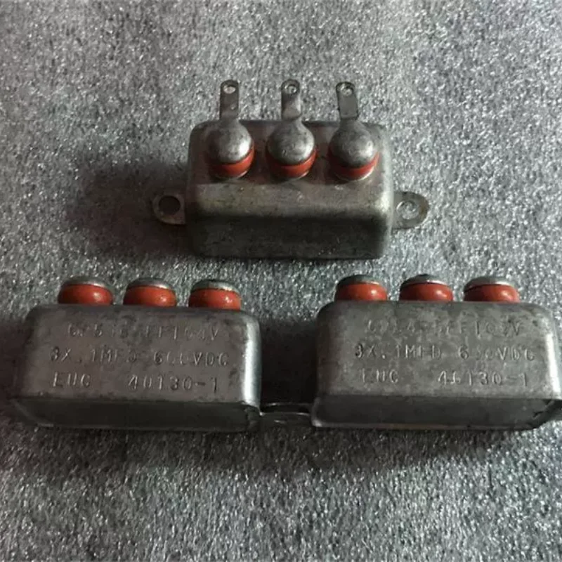 Антикварный американский конденсатор EUC CP54B5FF104K 3 × 0,1 мкФ 600 В с медным корпусом, соединительный масляный конденсатор
Антикварный американский конденсатор EUC CP54B5FF104K 3 × 0,1 мкФ 600 В с медным корпусом, соединительный масляный конденсатор