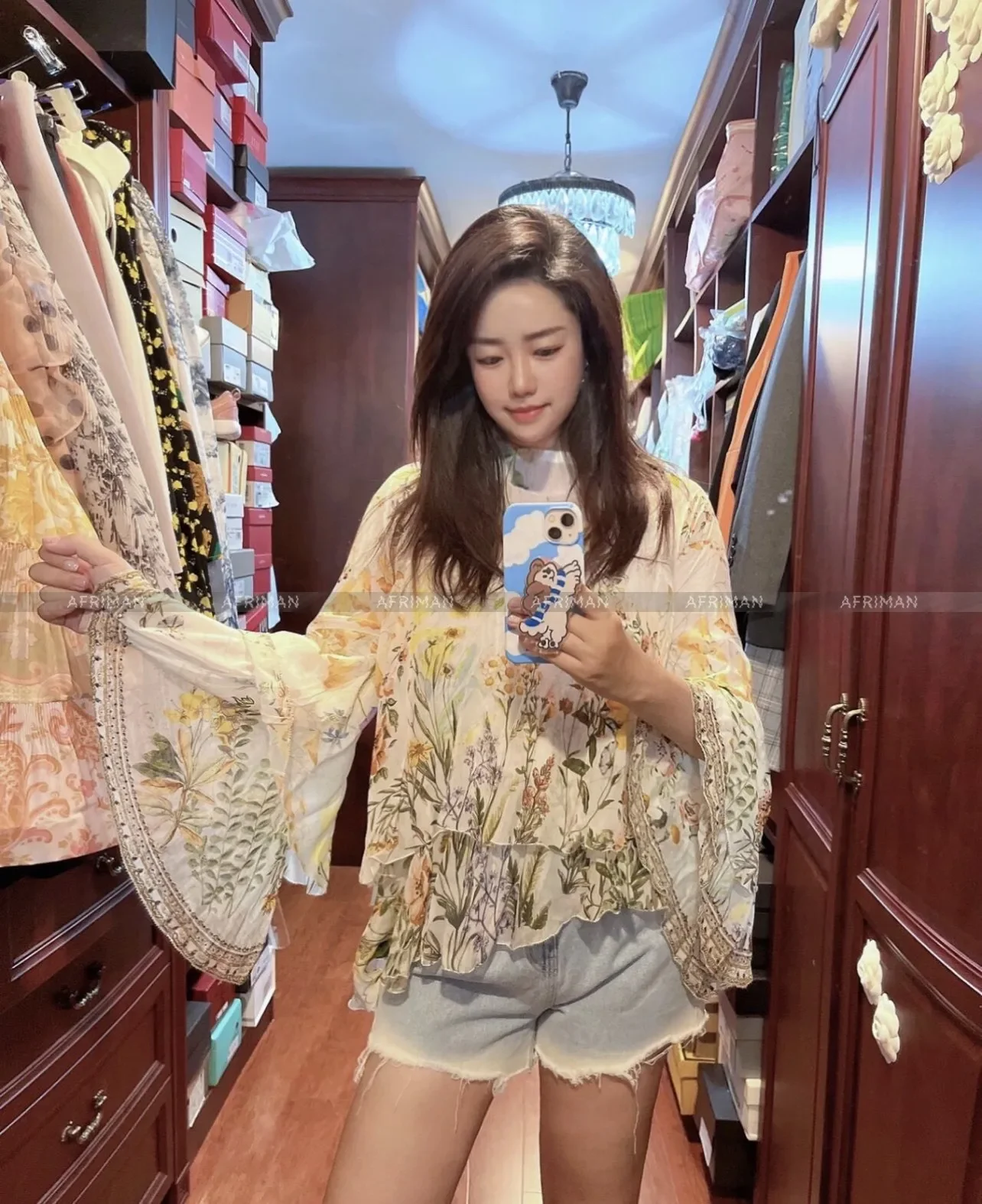 Женская многослойная свободная блузка или мини-юбка из 100% шелка с большими расклешенными рукавами и желтым цветочным принтом из бисера 
Женская многослойная свободная блузка или мини-юбка из 100% шелка с большими расклешенными рукавами и желтым цветочным принтом из бисера