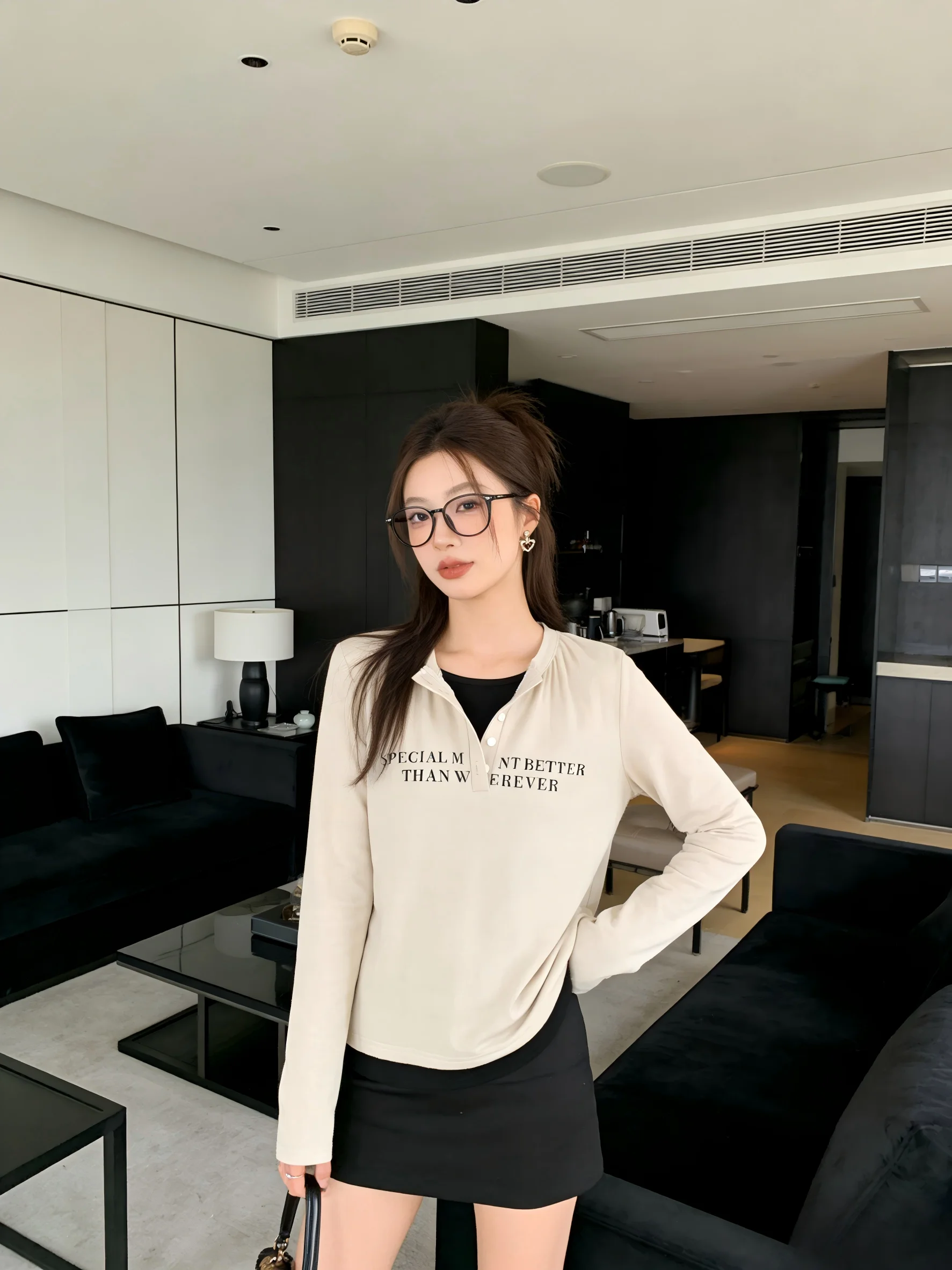 Корейский трикотажный топ с принтом, приятный к телу, теплый, с надписью, хорошо сидит на плечах, удобный, для ношения под одеждой
Корейский трикотажный топ с принтом, приятный к телу, теплый, с надписью, хорошо сидит на плечах, удобный, для ношения под одеждой