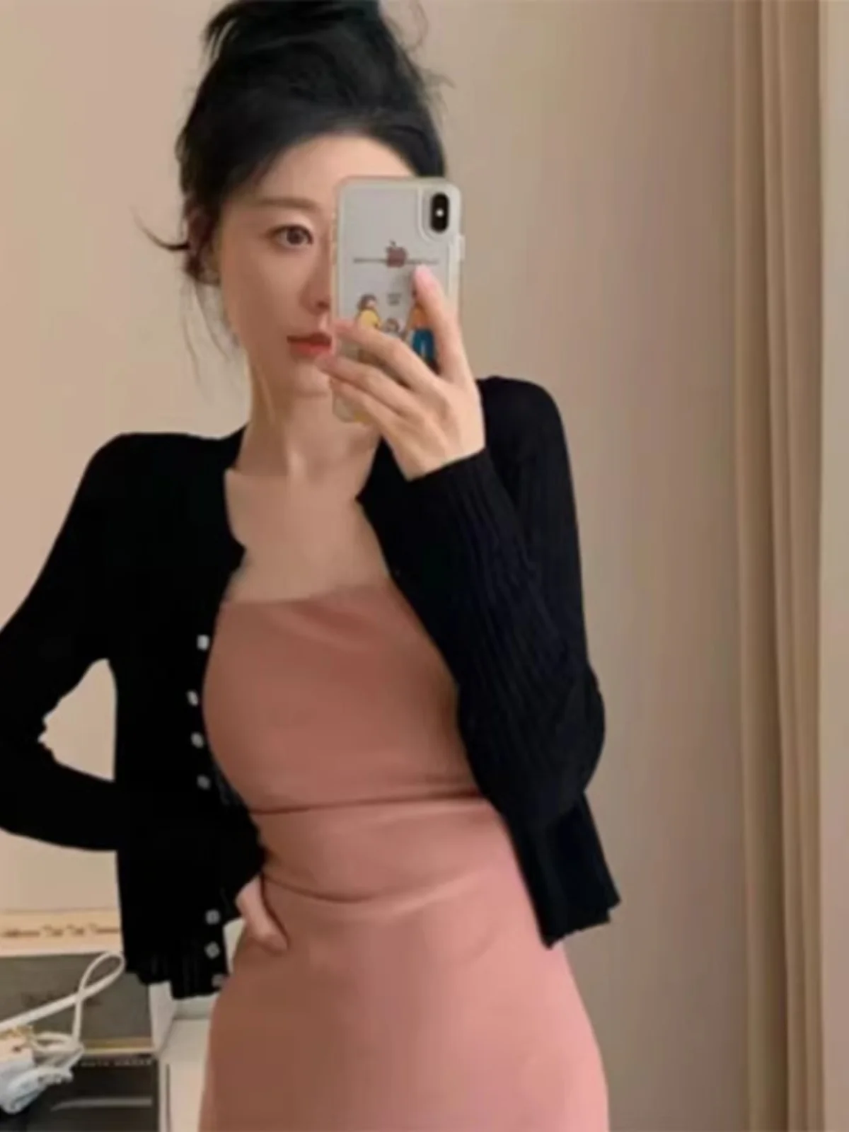 Black Summer Thin Ice Silk Knitted Cardigan Women's Sleeveless V-Neck Short Coat with Strap Dress Korean Style Slim Fit
Black Summer Thin Ice Silk Knitted Cardigan Women's Sleeveless V-Neck Short Coat with Strap Dress Korean Style Slim Fit