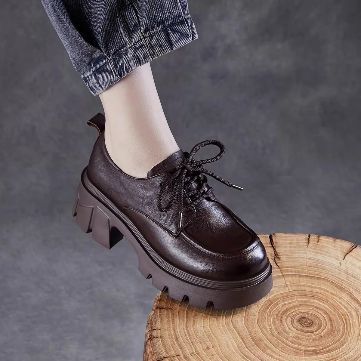 Leather Slip-On Shoes Women's Fashion Thick Bottom British Style Knot Lightweight Casual Shoes Breathable Comfortable
Leather Slip-On Shoes Women's Fashion Thick Bottom British Style Knot Lightweight Casual Shoes Breathable Comfortable