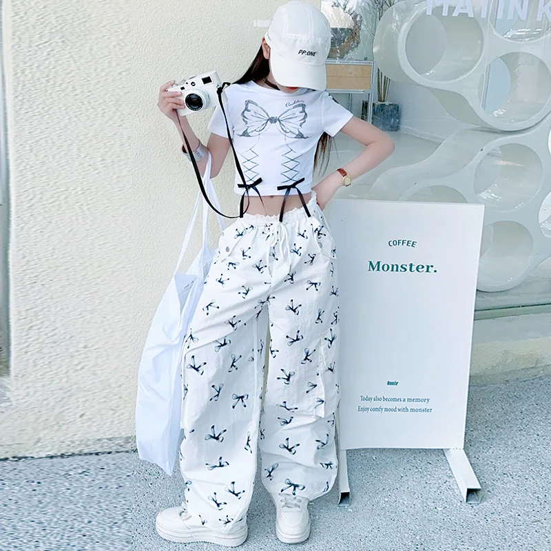 2024 Summer Girls Fashion Printed Bow Short Sleeve T-shirt+Casual Loose Wide Leg Versatile Pants 2pcs Set 4-14 Year Old Children
2024 Summer Girls Fashion Printed Bow Short Sleeve T-shirt+Casual Loose Wide Leg Versatile Pants 2pcs Set 4-14 Year Old Children
