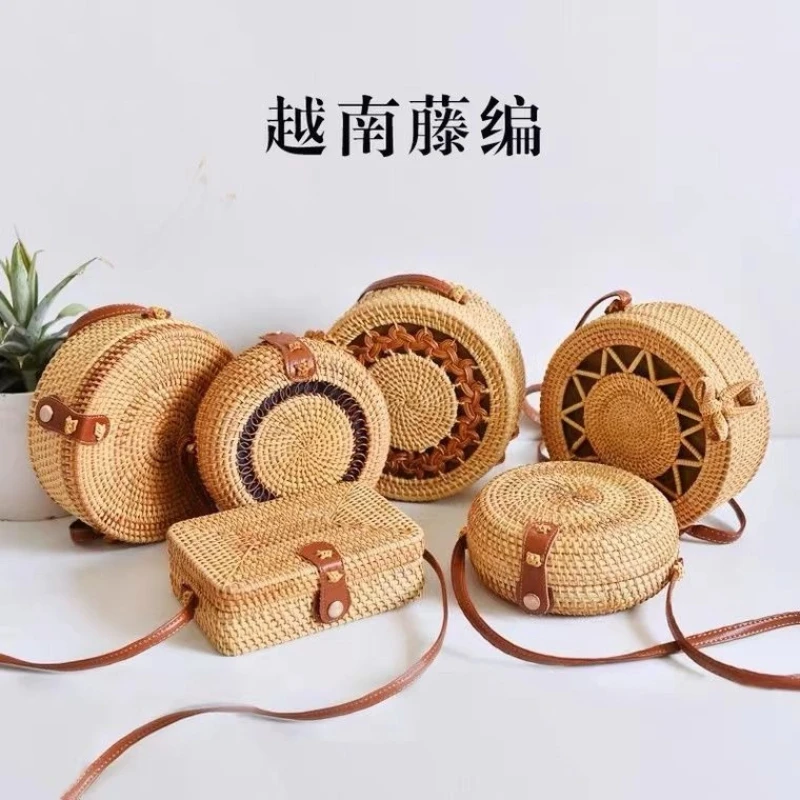 Handmade Rattan Bag Handbag Handbag Straw Bag Ins Small Round Bag Crossbody Skeleton Small Satchels
Handmade Rattan Bag Handbag Handbag Straw Bag Ins Small Round Bag Crossbody Skeleton Small Satchels