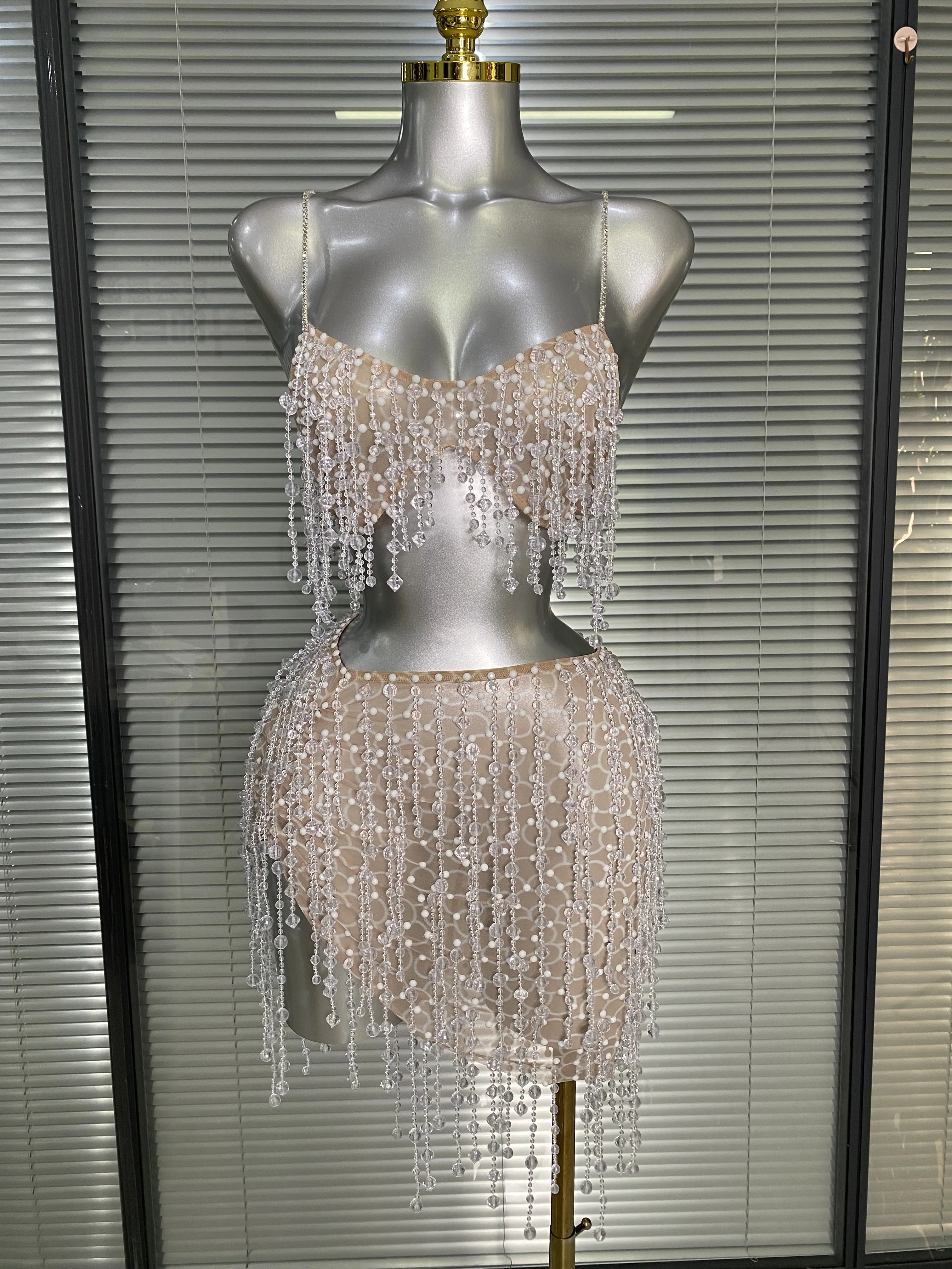 Luxury Women Sexy Sparkly Pearls Mesh See Through Two Pieces Set Mini Birthday Dress Party Nightclub Performance Costume
Luxury Women Sexy Sparkly Pearls Mesh See Through Two Pieces Set Mini Birthday Dress Party Nightclub Performance Costume