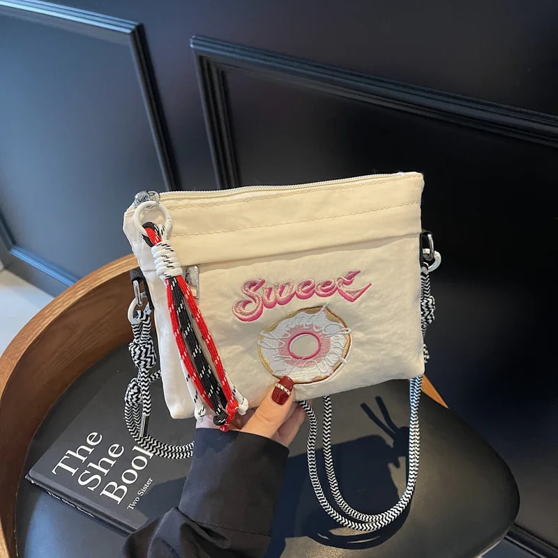 Fashion Casual Outside Handbags Women's Nylon Canvas Crossbody Bags Large Coin Money Change Mobile Phone Storage Shoulder Bags
Fashion Casual Outside Handbags Women's Nylon Canvas Crossbody Bags Large Coin Money Change Mobile Phone Storage Shoulder Bags