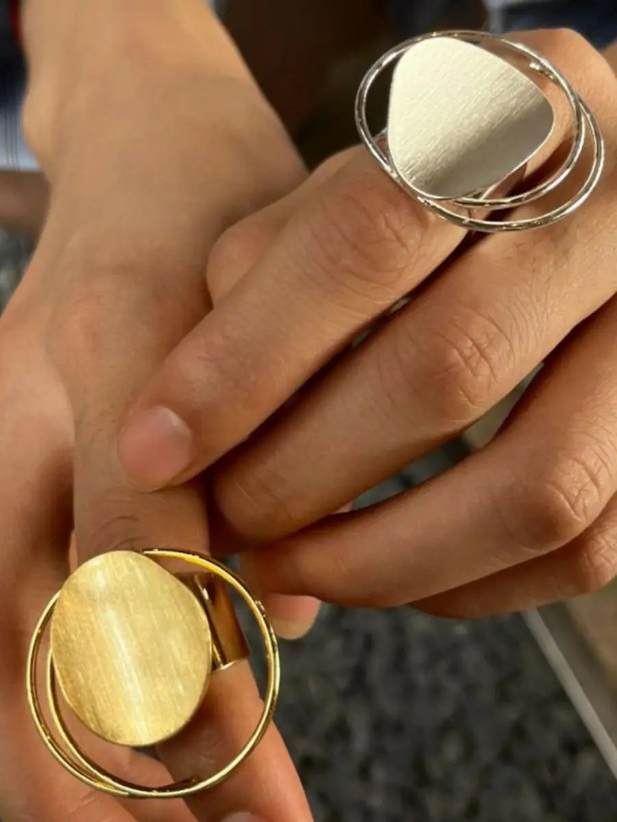 Exaggerated Brued Metal Ring for Women Unique Design Sensation Faionable Ele Versatile Finger Ring Jewelry Accory
Exaggerated Brued Metal Ring for Women Unique Design Sensation Faionable Ele Versatile Finger Ring Jewelry Accory