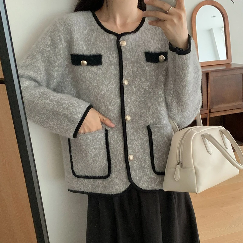 French Round Neck Knitted Jacket for Women Fashion Gold Buttons Long Sleeve Coats Woman 2025 Korean Pocket Chic Jackets Ladies
French Round Neck Knitted Jacket for Women Fashion Gold Buttons Long Sleeve Coats Woman 2025 Korean Pocket Chic Jackets Ladies