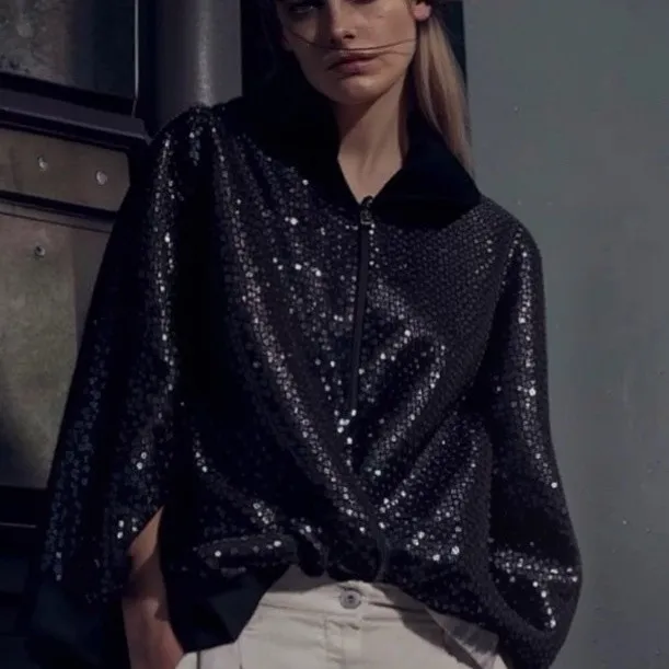 Black Sparkling Sequin Hooded Coat for Women Spring Summer New Korean Version Casual Loose Sun Protection Jacket Tops F633
Black Sparkling Sequin Hooded Coat for Women Spring Summer New Korean Version Casual Loose Sun Protection Jacket Tops F633