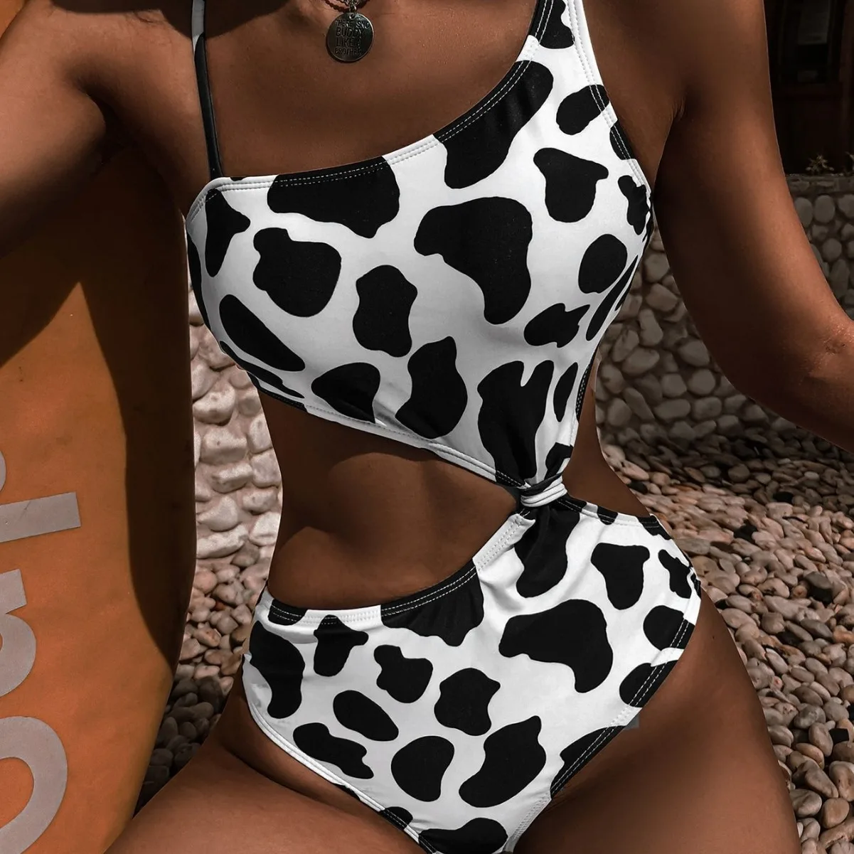 Summer Beach Vacation Slanted Shoulder One-piece Swimsuit Printed Sexy Hollow Suspender Triangle Bikini For Women
Summer Beach Vacation Slanted Shoulder One-piece Swimsuit Printed Sexy Hollow Suspender Triangle Bikini For Women