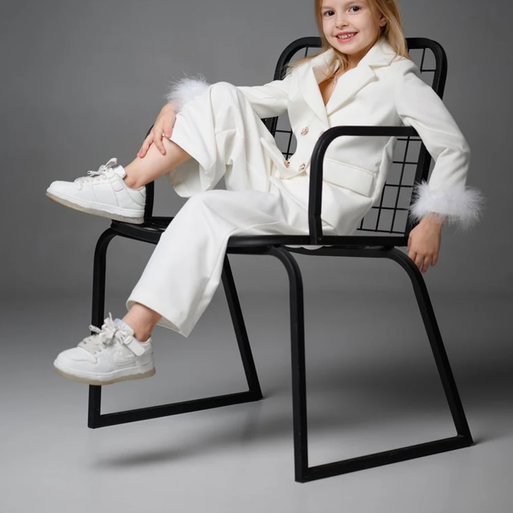 Шикарный белый двубортный костюм с лацканами и перьями для девочек, комплекты из 2 предметов (пиджак + брюки), официальные мероприятия, одежда для девочек на день рождения
Шикарный белый двубортный костюм с лацканами и перьями для девочек, комплекты из 2 предметов (пиджак + брюки), официальные мероприятия, одежда для девочек на день рождения