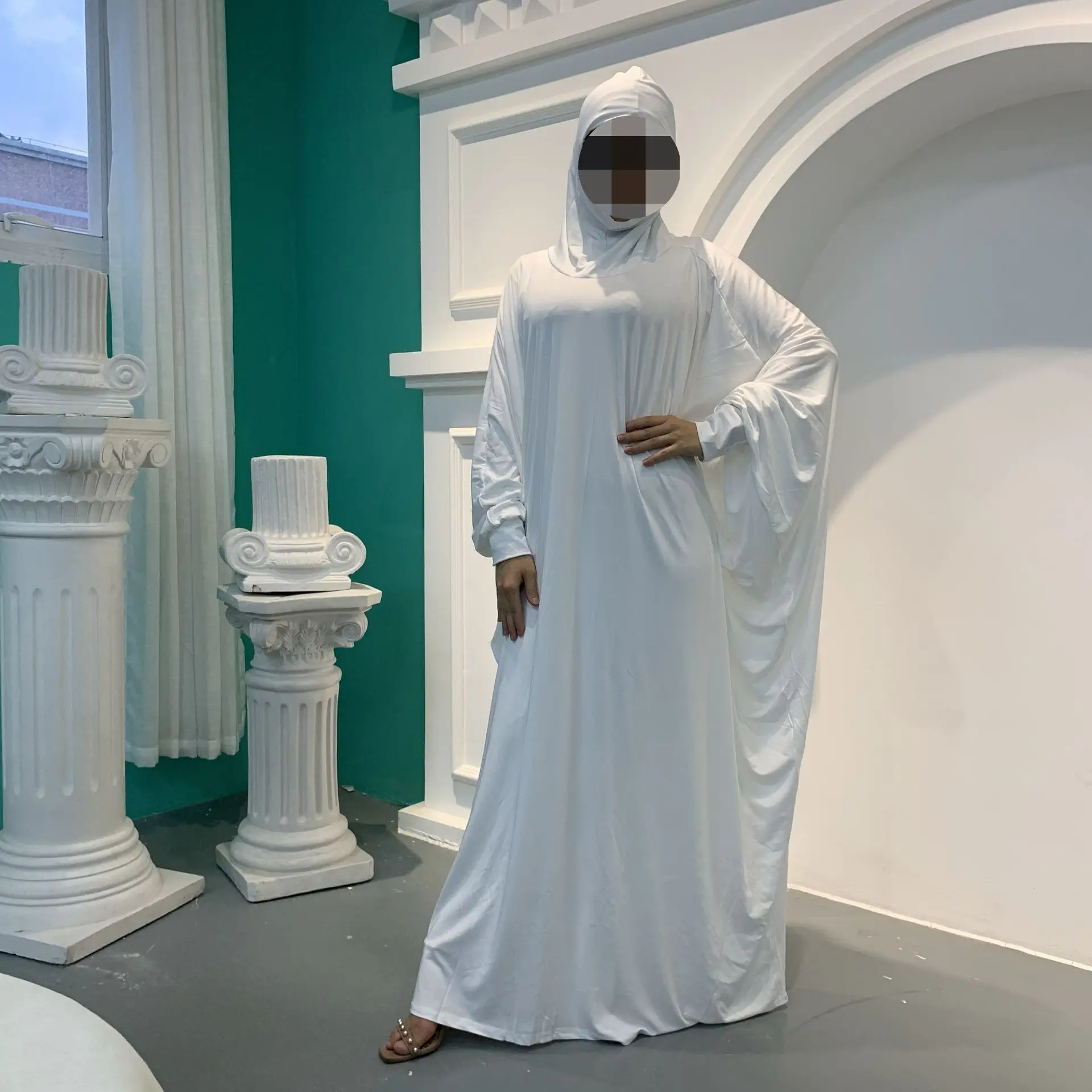 Middle East Women's Hot Sale Solid Color Fashion Robe Naqab Muslim Dresses Bat Sleeve With Hijab Full Length Dress
Middle East Women's Hot Sale Solid Color Fashion Robe Naqab Muslim Dresses Bat Sleeve With Hijab Full Length Dress