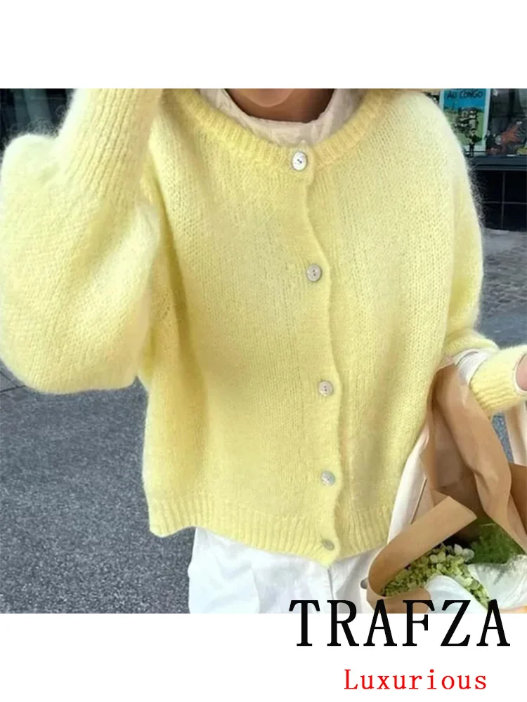 TRAFZA Casual Women Sweater Solid O-Neck Single Breasted Long Sleeve Knitted Loose Tops New Fashion 2025 Autumn Elegant Sweaters
TRAFZA Casual Women Sweater Solid O-Neck Single Breasted Long Sleeve Knitted Loose Tops New Fashion 2025 Autumn Elegant Sweaters