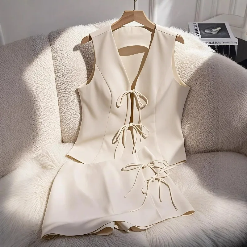 European and American Cross-border Stock French Sleeveless V-neck Top Set Summer Lace-up Two-piece Set Fashionable Women’s Wear
European and American Cross-border Stock French Sleeveless V-neck Top Set Summer Lace-up Two-piece Set Fashionable Women’s Wear