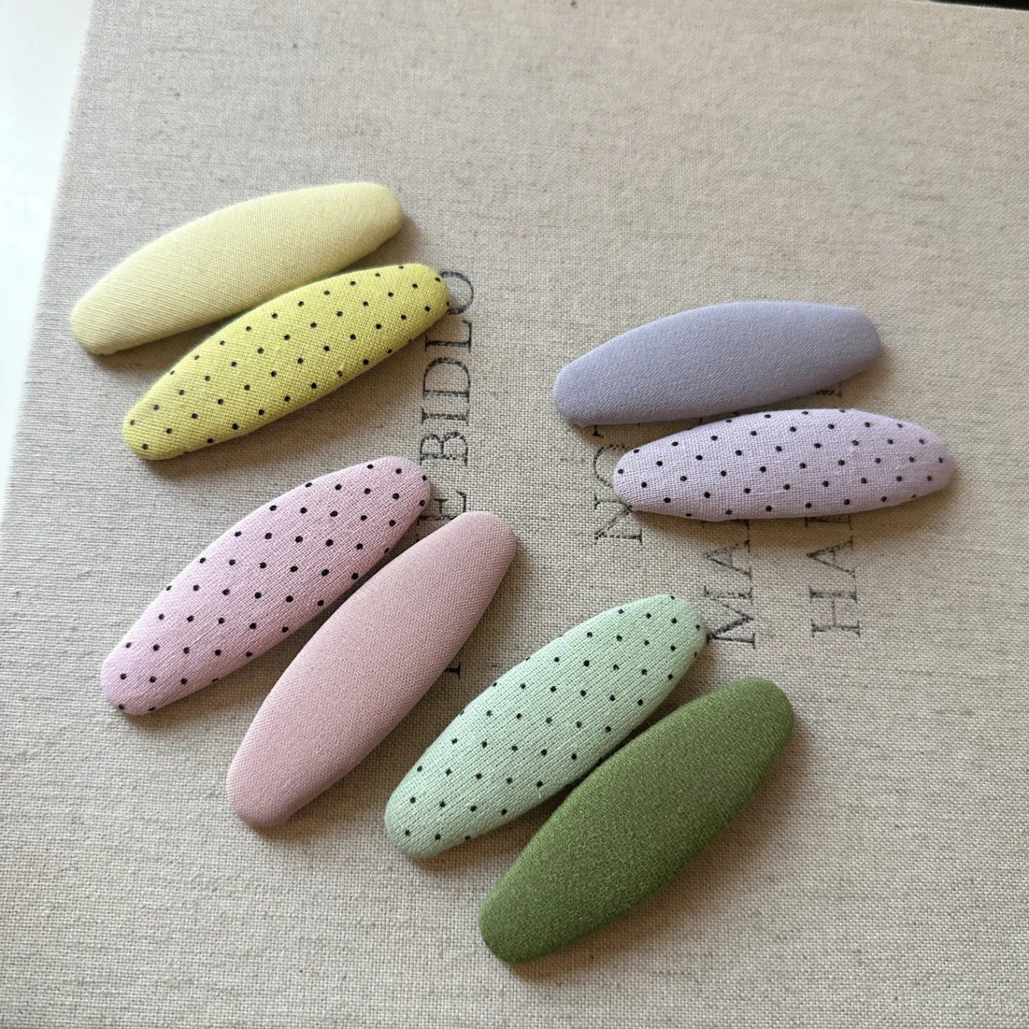 Colorful Handmade Fabric Polka Dot Side Clips for Women Bang Broken Hair Fix Non Slip Portable Lightweight Daily Accessories
Colorful Handmade Fabric Polka Dot Side Clips for Women Bang Broken Hair Fix Non Slip Portable Lightweight Daily Accessories