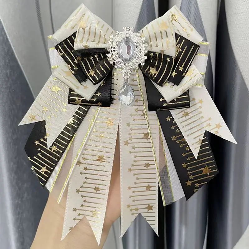 Женские галстуки-бабочки, заколка для волос, лента ручной работы со стразами, аксессуары для одежды в стиле Лолиты, воротник, цветок, концертные легкие банты
Женские галстуки-бабочки, заколка для волос, лента ручной работы со стразами, аксессуары для одежды в стиле Лолиты, воротник, цветок, концертные легкие банты