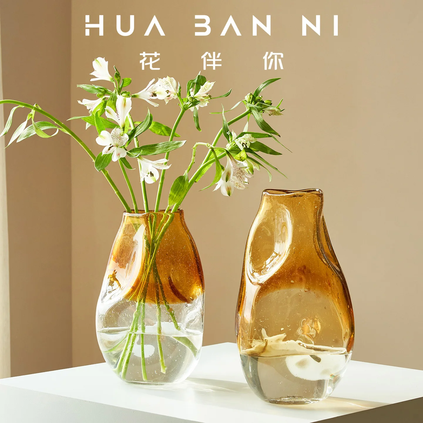 Vase of Northern European Special Shape Light Luxury High Sense Middle Ancient Minority Flower Glass Vase High Appearance Level
Vase of Northern European Special Shape Light Luxury High Sense Middle Ancient Minority Flower Glass Vase High Appearance Level