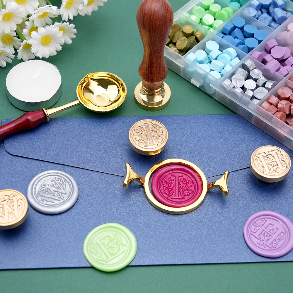 Набор сургучных штампов - сургучные бусины в 24 цветах с буквенным штампом, стальная плавильная ложка, круглые формы для приглашений, конвертов
Набор сургучных штампов - сургучные бусины в 24 цветах с буквенным штампом, стальная плавильная ложка, круглые формы для приглашений, конвертов